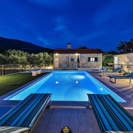 Home Away From Home With Outdoor Pool, Botanical Garden And A Beautiful Sea View Каштела Екстер'єр фото