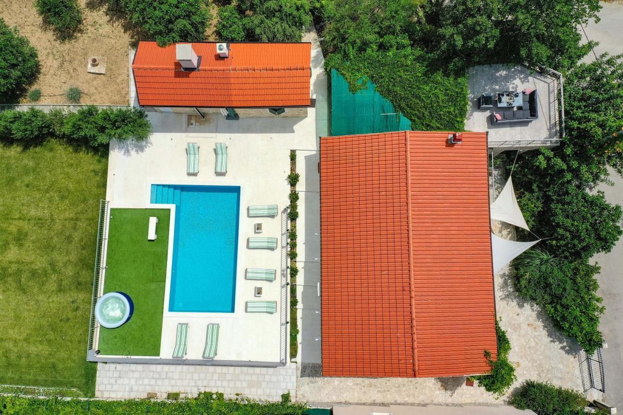 Home Away From Home With Outdoor Pool, Botanical Garden And A Beautiful Sea View Каштела Екстер'єр фото