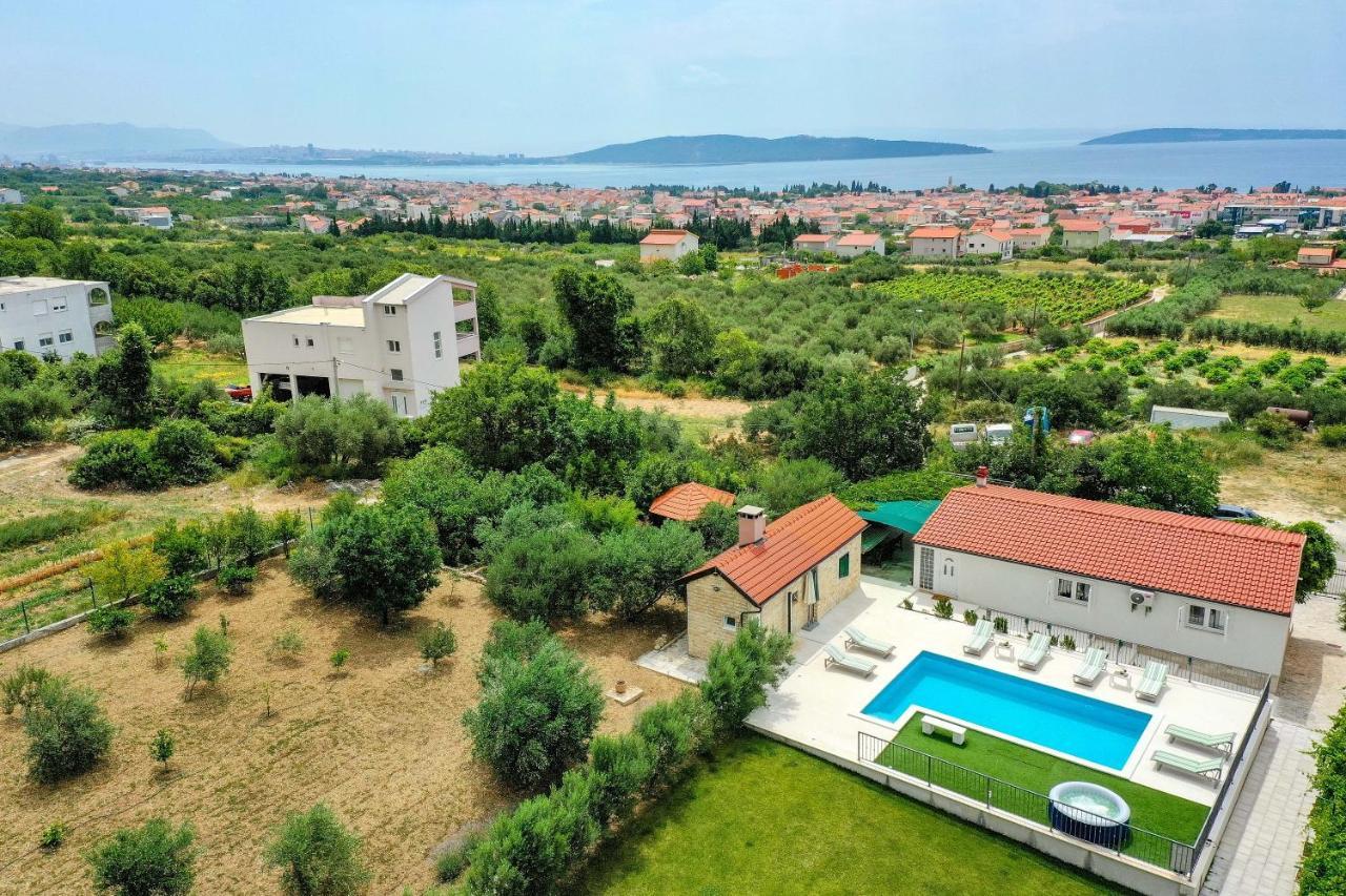 Home Away From Home With Outdoor Pool, Botanical Garden And A Beautiful Sea View Каштела Екстер'єр фото