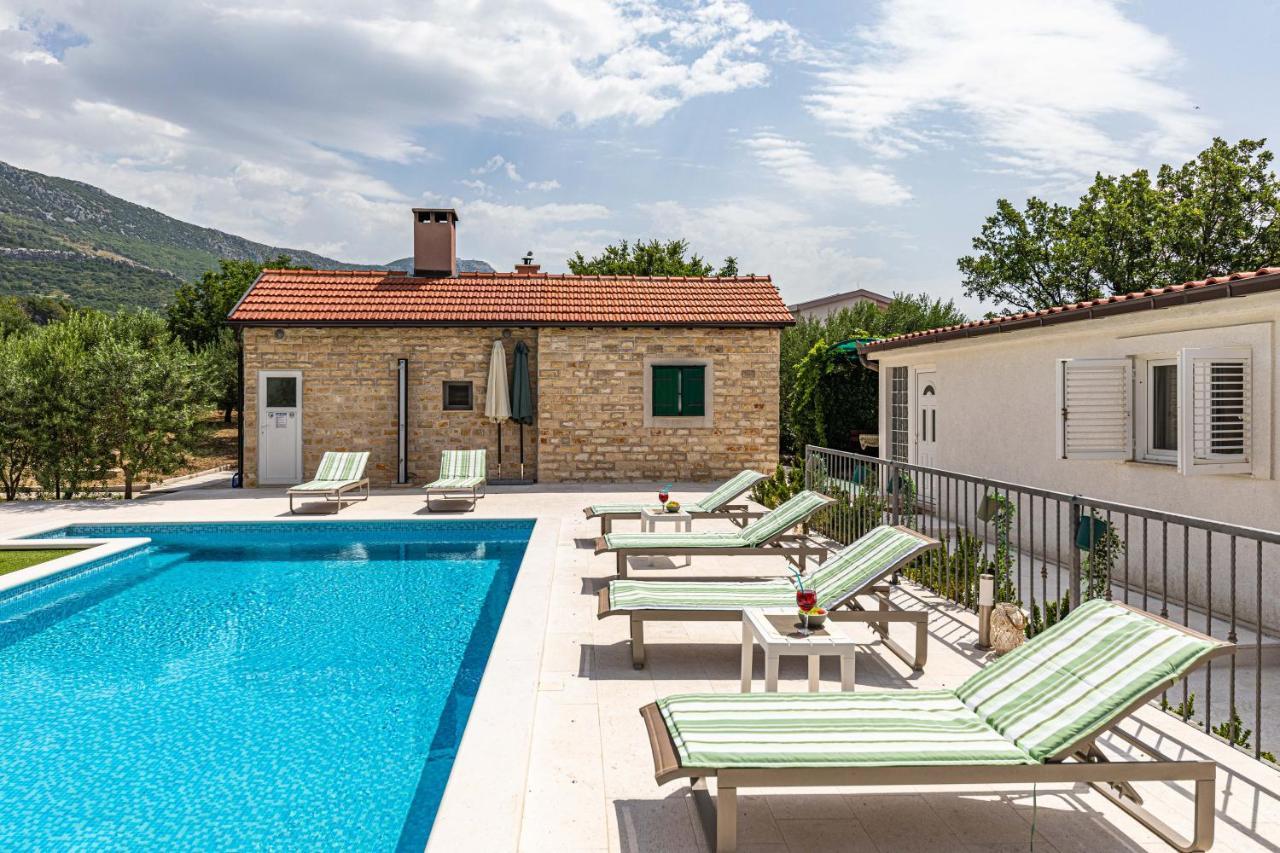 Home Away From Home With Outdoor Pool, Botanical Garden And A Beautiful Sea View Каштела Екстер'єр фото