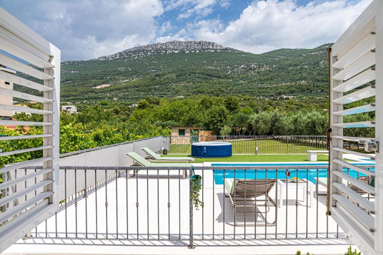 Home Away From Home With Outdoor Pool, Botanical Garden And A Beautiful Sea View Каштела Екстер'єр фото