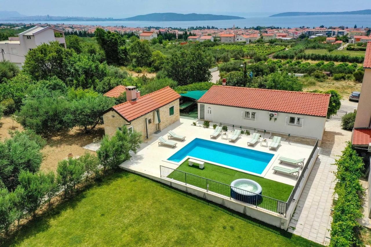 Home Away From Home With Outdoor Pool, Botanical Garden And A Beautiful Sea View Каштела Екстер'єр фото