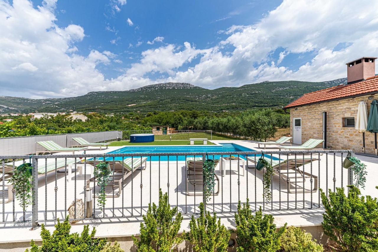 Home Away From Home With Outdoor Pool, Botanical Garden And A Beautiful Sea View Каштела Екстер'єр фото