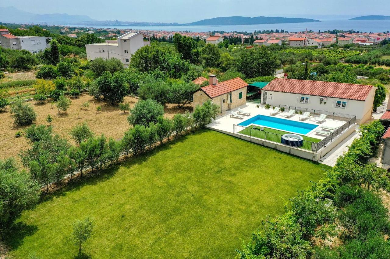 Home Away From Home With Outdoor Pool, Botanical Garden And A Beautiful Sea View Каштела Екстер'єр фото