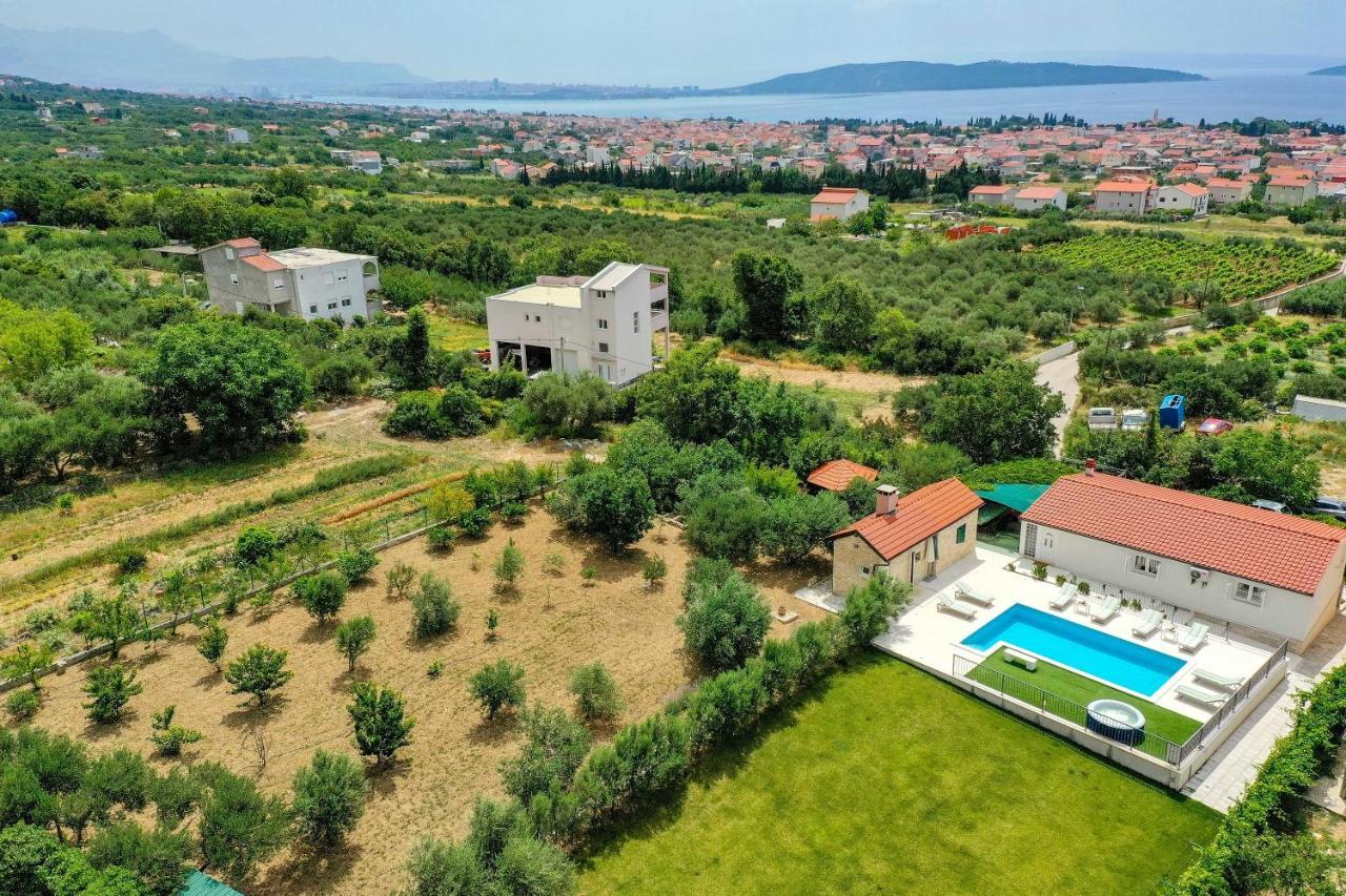 Home Away From Home With Outdoor Pool, Botanical Garden And A Beautiful Sea View Каштела Екстер'єр фото