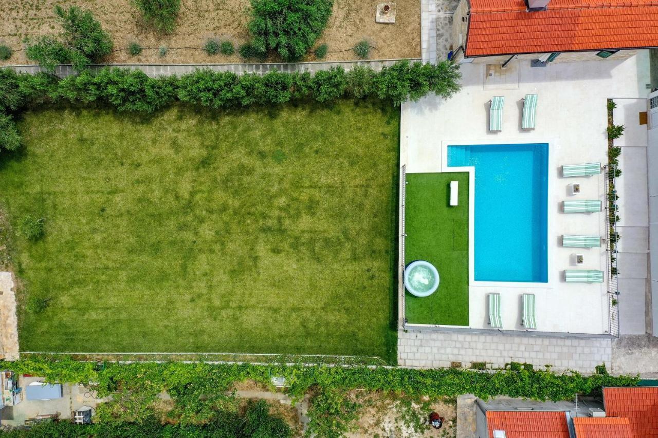 Home Away From Home With Outdoor Pool, Botanical Garden And A Beautiful Sea View Каштела Екстер'єр фото