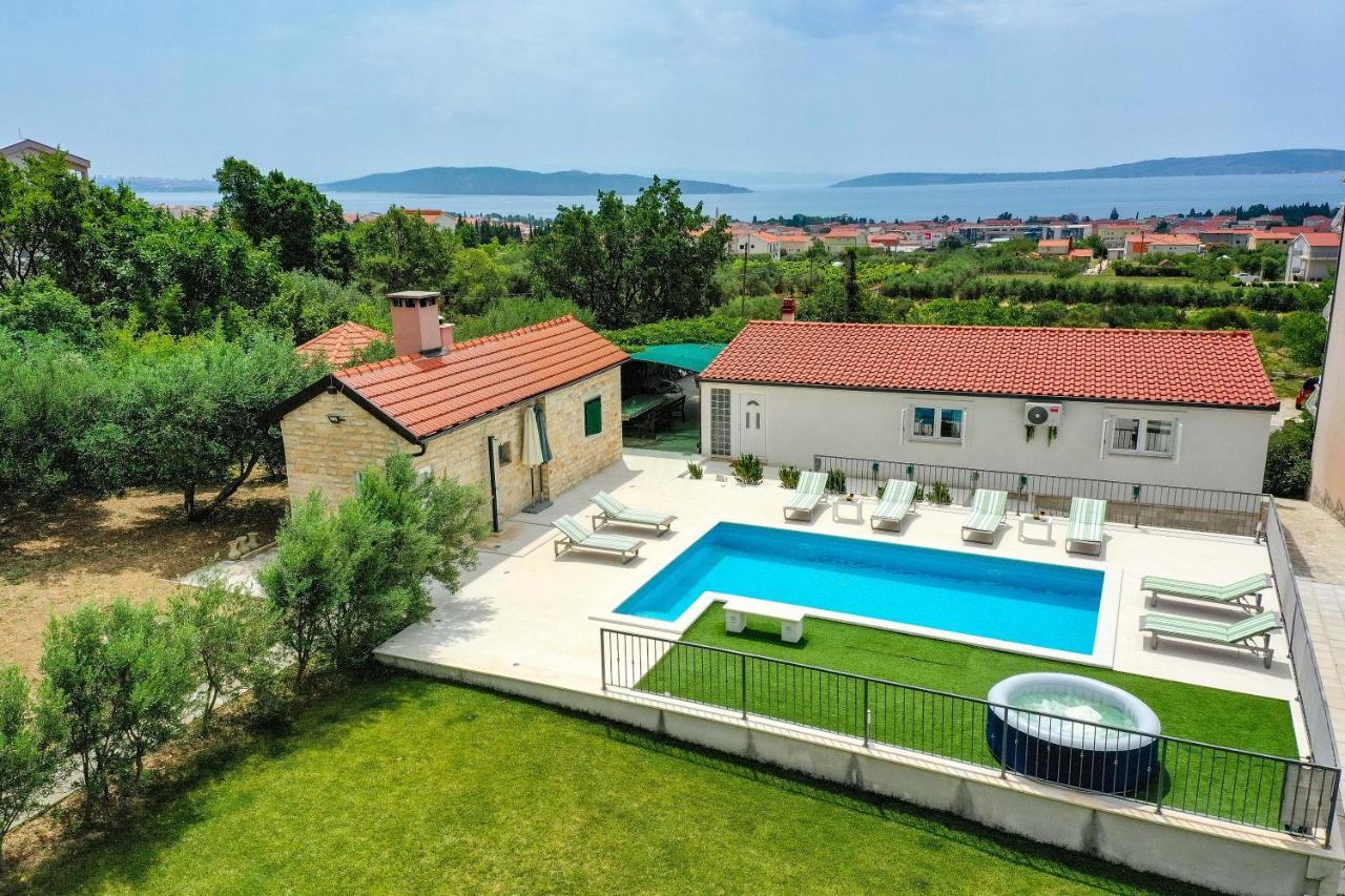 Home Away From Home With Outdoor Pool, Botanical Garden And A Beautiful Sea View Каштела Екстер'єр фото