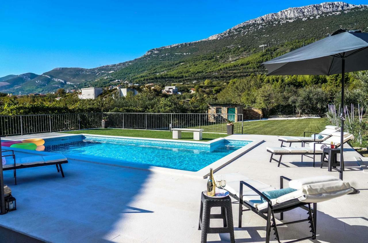 Home Away From Home With Outdoor Pool, Botanical Garden And A Beautiful Sea View Каштела Екстер'єр фото