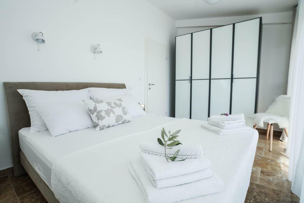 Home Away From Home With Outdoor Pool, Botanical Garden And A Beautiful Sea View Каштела Екстер'єр фото